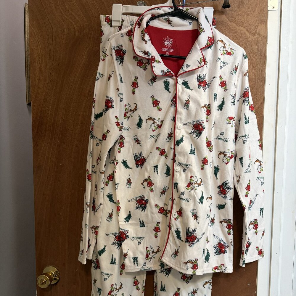 New with tag The Grinch Adult pajamas size XS NWT